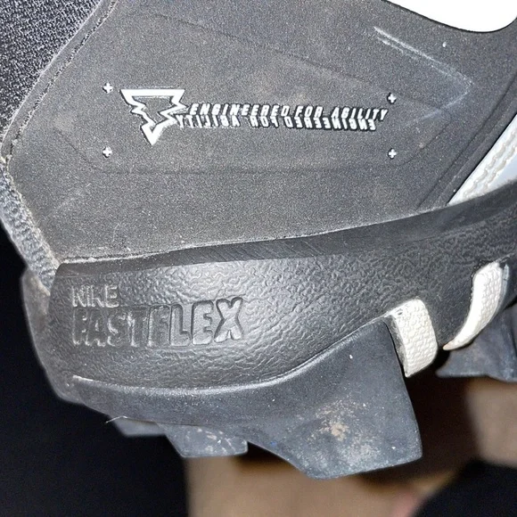 Nike FastFlex cleats Black and White Athletic Shoes Mens size 8 - Picture 4 of 5